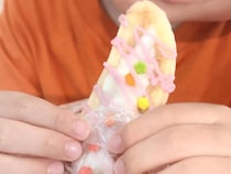 【簡単おやつ】子どもと一緒に作れる《バナナスイーツ》が夏にぴったり！「見た目も可愛い」「大喜び」