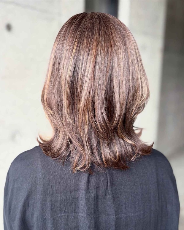 ぺたんこヘア → ふんわり若見えヘアへ！【40・50代トレンド】は「レイヤー」必須！