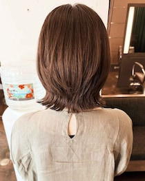 「ペタンとしがちなボブ」は卒業！【40・50代】軽やかにシャレる♡「くびれウルフ」