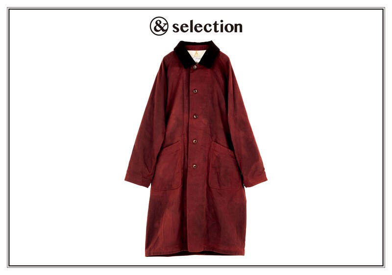 コーディネートが一気に秋めく、〈ヤエカ カンバス デザイン〉のコート。