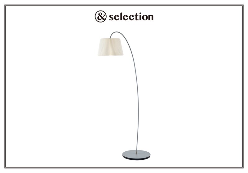 〈レ・クリント〉のフロアランプに、日本限定色のグレーが登場。