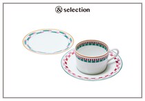 フリーハンドで描かれた幾何学模様にあたたかみが宿る、〈エルメス〉のテーブルウェア。