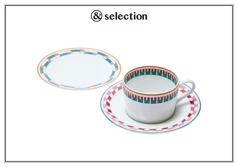 フリーハンドで描かれた幾何学模様にあたたかみが宿る、〈エルメス〉のテーブルウェア。