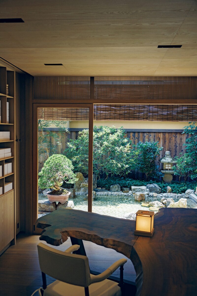 日本屈指の作庭家・北山安夫が手がけた『ポウエンジ キョウト』の庭で、お茶の時間。ひみつの坪庭コレクション vol.22