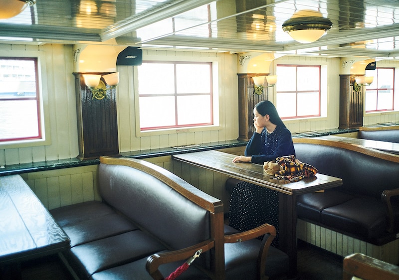 クラシックな佇まいで秋にぴったりな〈タオ〉のカーディガン。