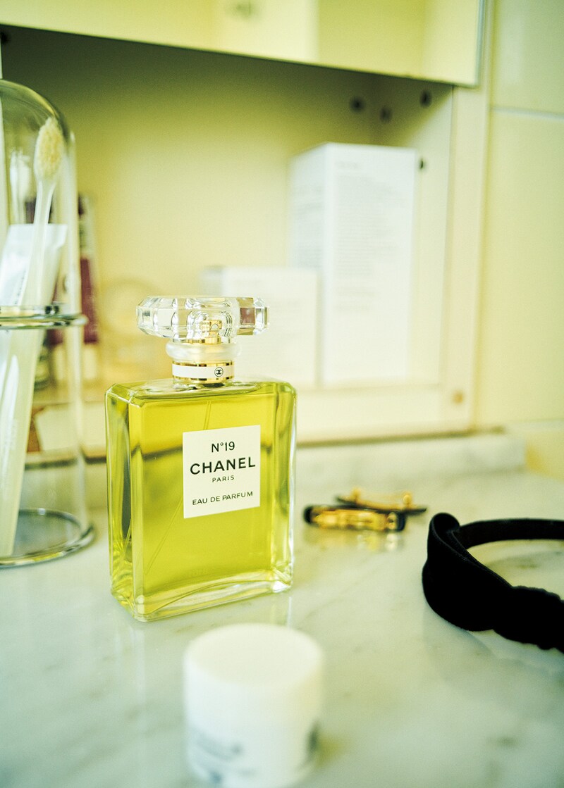 タイムレスな魅力を放つフレグランス「シャネル N°19」。