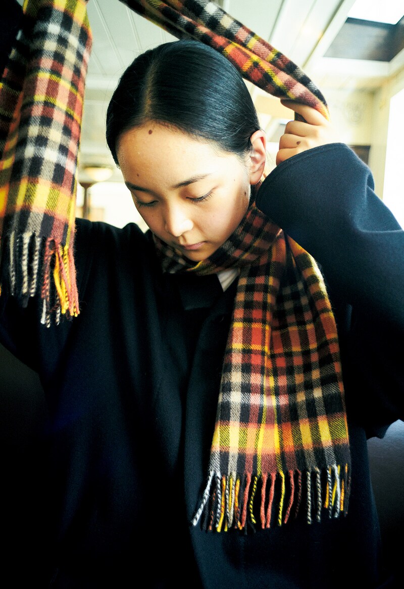 秋のワードローブに、〈ジョシュアエリス〉のオーセンティックなマフラーを。