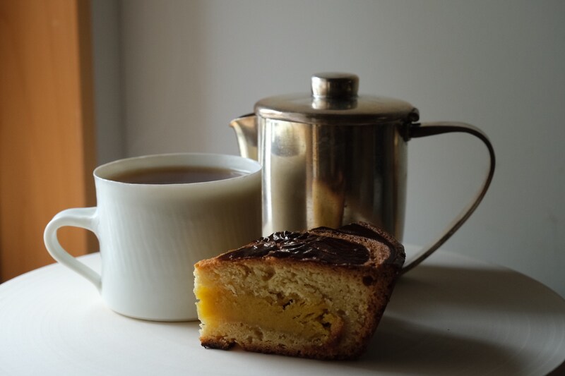 パーフェクトな『little ones』のガトーバスクには、芳ばしいネパールティーを。紅茶屋『teteria』主宰・大西進さんが、紅茶とおやつのおいしい組み合わせを紹介してくれました。