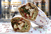 フムスとごまクリームがチキンにぴったり！ パリで家族が作るサンドイッチ。