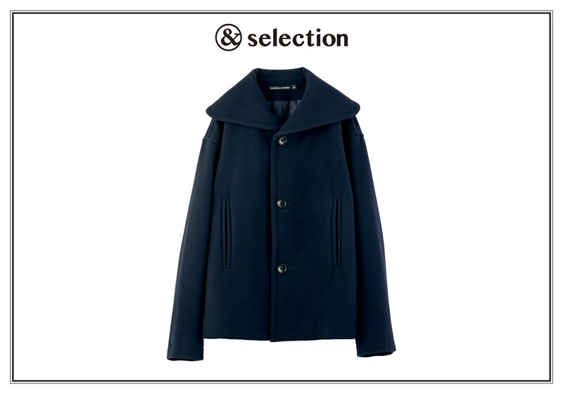 どんなボトムスとも相性抜群。〈ニコルソン アンド ニコルソン〉のセーラーカラーコート。