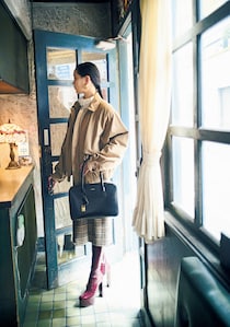 シルエットに惚れ惚れする〈サンローラン〉のジップアップブルゾン。