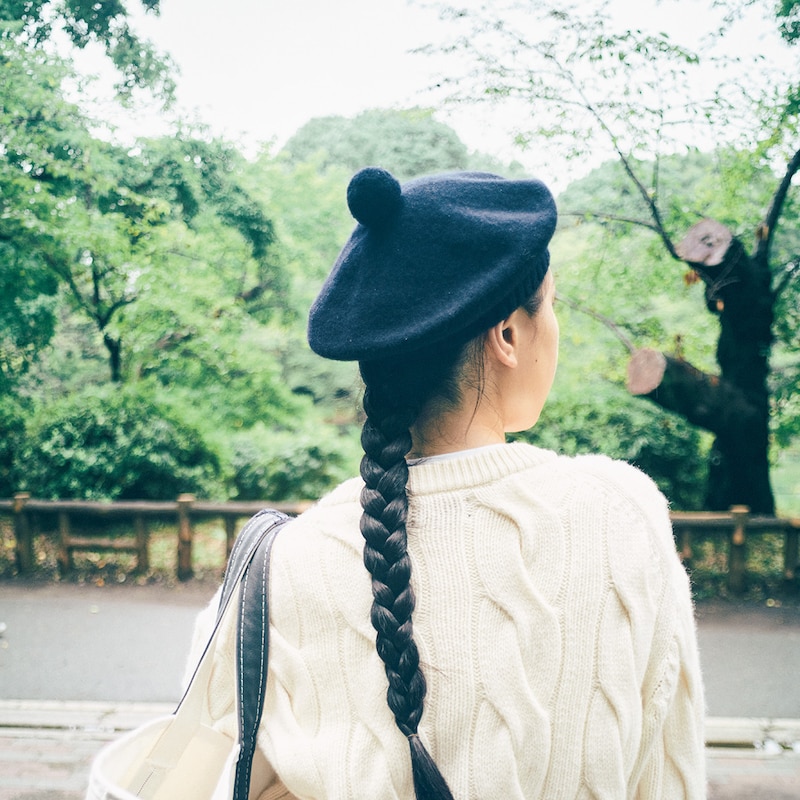 この時季によく似合う、ベレー帽によく似た〈MHL.〉の「タモシャンター」。