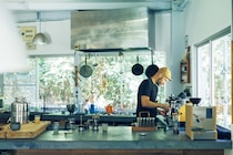 どこまでもクリーンな一杯を追い求めて。デザインエンジニア、ダグラス・ウェバーさんのコーヒーの楽しみ方。