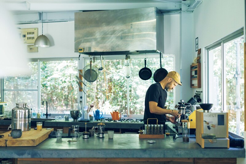 どこまでもクリーンな一杯を追い求めて。デザインエンジニア、ダグラス・ウェバーさんのコーヒーの楽しみ方。