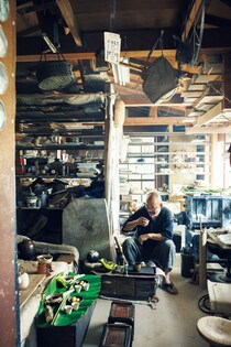 自ら作陶した道具で、＂植物＂を味わう。陶芸家・茶人、市川 考さんのお茶の楽しみ方。