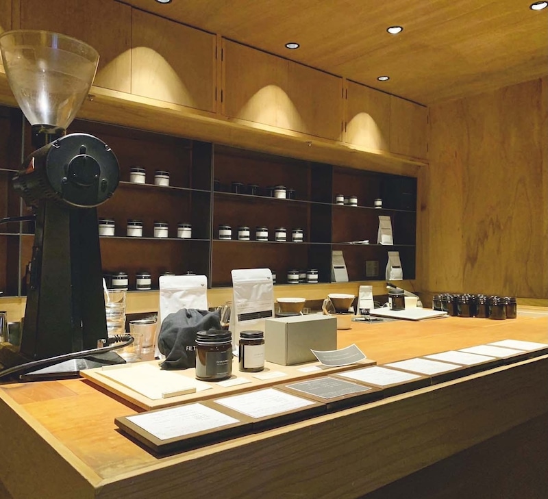 芸人・出井隼之介さんが案内する、探究と挑戦を続けるコーヒーショップ。