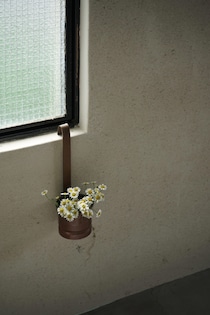 東京・下落合の花屋『Hljóð』の店主、齋藤拓磨さんの、花と過ごす、心ほどける時間。