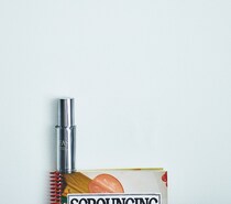 まるでコルセット？ 緩んだまぶたに密着する〈FAS〉のアイクリーム。