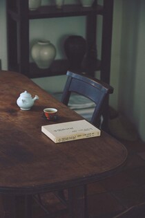 陶作家・安藤雅信さんが選ぶ、中国茶・台湾茶がもっとおいしくなる読書案内。