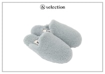 もこもこのソフトムートンで足元をやさしく包み込む、〈テクラ〉のスリッパ。