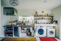 家事の動線を一直線におさめる。会社員・佐古加奈子さんの台所。