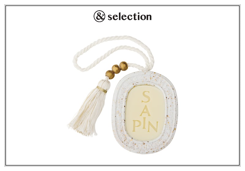 〈ディプティック〉から、オーナメントにもなるホリデーシーズン限定のホームフレグランスを。