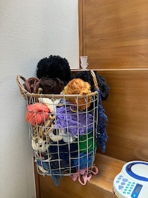 ニットデザイナー・小林花さんのおうちの話。写真と文：服部恭平 (写真家)