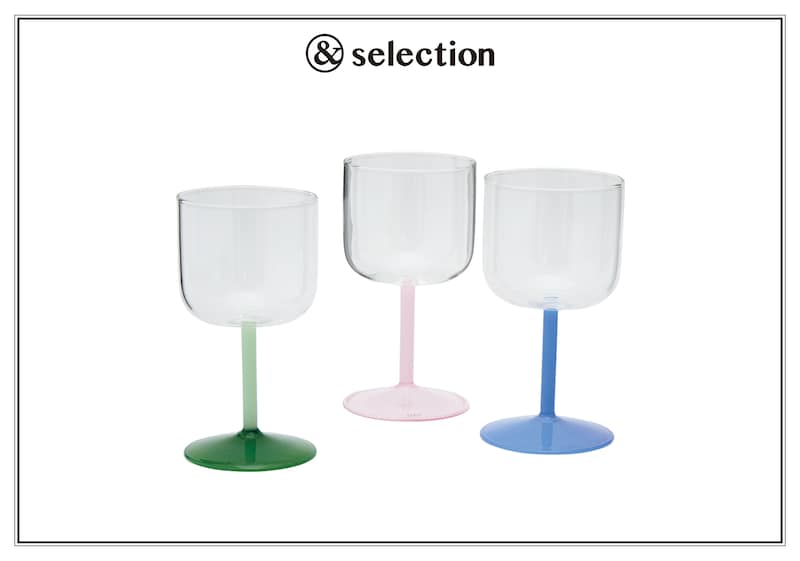 ポップなカラーリングで食卓を彩る、〈ヘイ〉のワイングラス。