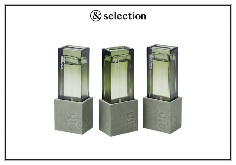 気持ちが揺らぐ瞬間の時間や場面を香りで表現した、〈アスレティア〉初のフレグランス。