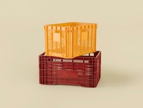 国が違えば、サイズも色も違う。軽くて丈夫な、日本とブラジルの収穫かご。Web連載「骨董王子・郷古隆洋の日用品案内」より。