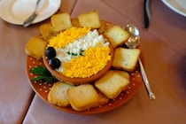 多様な食文化が交差する街、マカオの味を訪ねて。