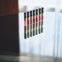 「最強の落ちないルージュ」として話題沸騰中の〈シャネル〉のリキッドリップ。