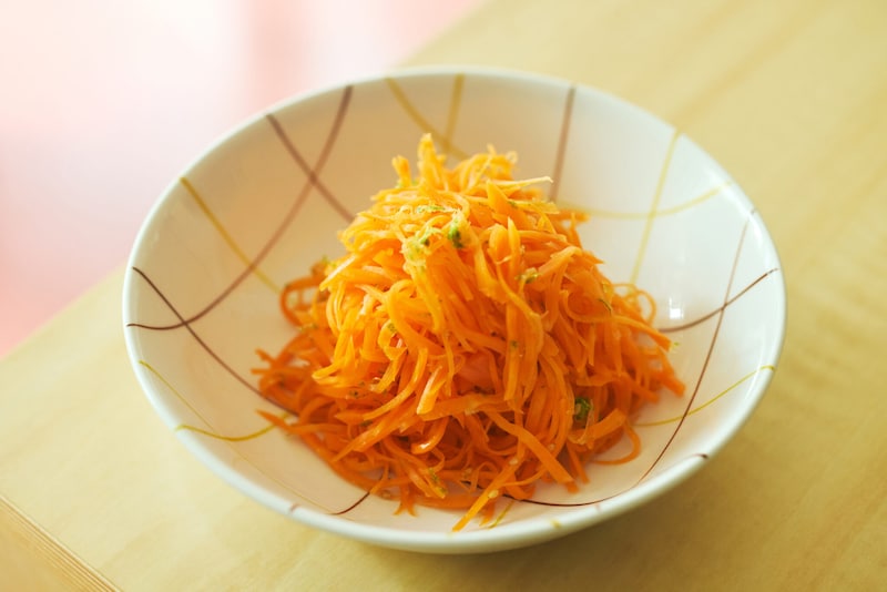 サッと加えられる副菜を。人気おべんと屋さん〈75foods〉吉森なな子の人参ラペ、漬物2種、卵焼きのレシピ。