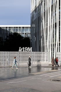 〈シャネル〉の職人たちによるメディエダール (芸術的な手仕事) の真髄に触れられるエキシビション「la Galerie du 19M Tokyo」が9月30日より開催。