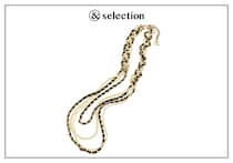 特別な日に身につけたい、パールとレザーが華やかな〈シャネル〉のネックレス。