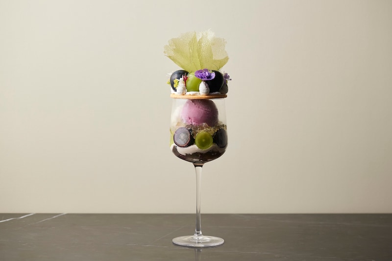 世界初『マルニ カフェ』が銀座に登場。『パティスリィ アサコ イワヤナギ』と手がけたアーティスティックなスイーツを。