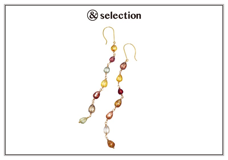 カラフルなストーンがやさしく輝く〈エテ ビジュー〉のピアス。