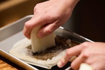 「ふわふわ」と「ごろごろ」。2種類の大根おろしで楽しむ酒粕鍋。 『KOMB（コンブ）』の店主・原田アンナベル聖子さんに教わる、冬の鍋レシピ。