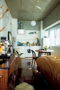 愛着のあるものだけを置いて。メディアクリエイター・Mamiさんが住む、27㎡のワンルーム。