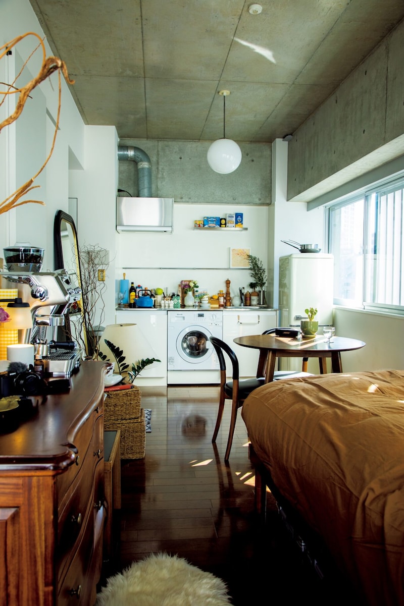 愛着のあるものだけを置いて。メディアクリエイター・Mamiさんが住む、27㎡のワンルーム。