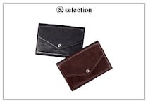 必需品をまとめて入れられる〈トゥティエ〉のトラベルウォレットを旅の相棒に。