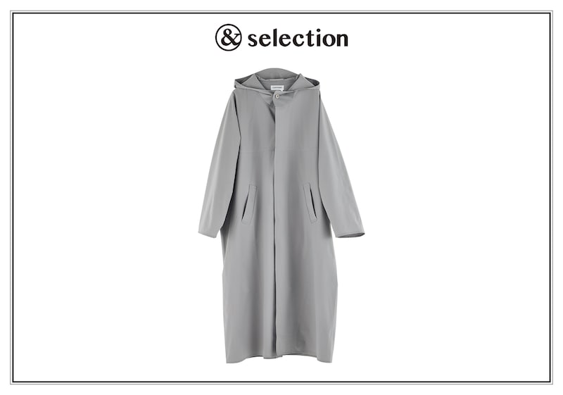 機能性と美しいシルエットを両立させた、〈コンテンポ〉のレインコート。