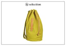 〈オーラリー〉と〈アエタ〉による、収納力抜群のワンショルダーバッグ。