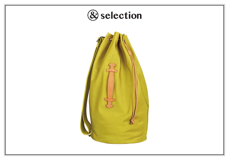 〈オーラリー〉と〈アエタ〉による、収納力抜群のワンショルダーバッグ。