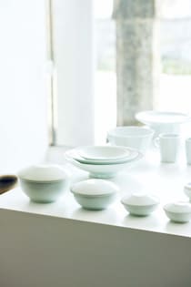 土の手触りと白磁の美しさを感じるクラフトショップ、ソウル・仁寺洞 (インサドン) の『工藝長生壺』へ。