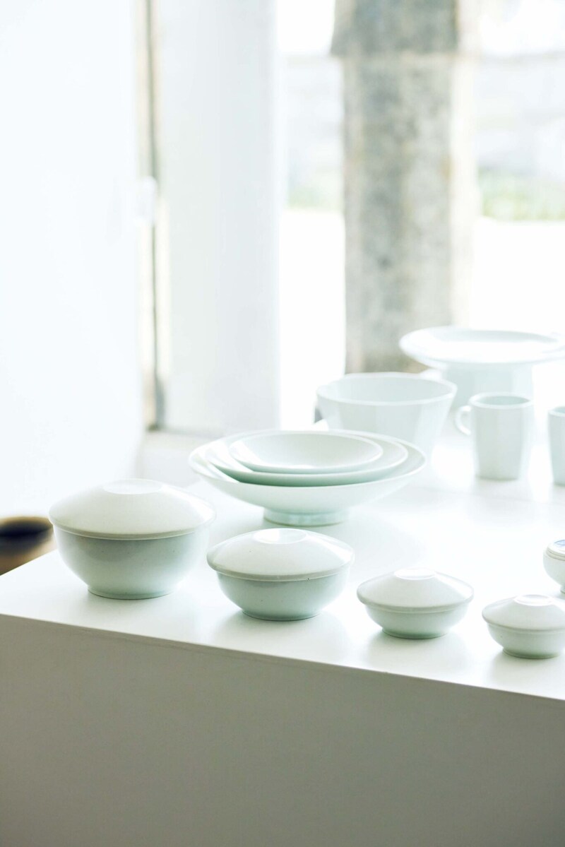 土の手触りと白磁の美しさを感じるクラフトショップ、ソウル・仁寺洞 (インサドン) の『工藝長生壺』へ。