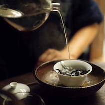 台北を代表する茶芸館『小慢』で味わう、宜蘭産の高山茶と阿里山産の紅茶。
