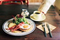 人を引き寄せる、ゆるやかな水辺のリズム。京都・鴨川で出合った、18のスポット。