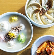 家庭的な雰囲気で愛される、景観もご馳走の韓国・ソウルのマンドゥ店『紫霞ソンマンドゥ』。