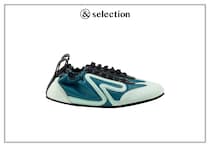 素材とカラーリングに個性が光るスニーカーを〈セルジオ ロッシ〉で発見。